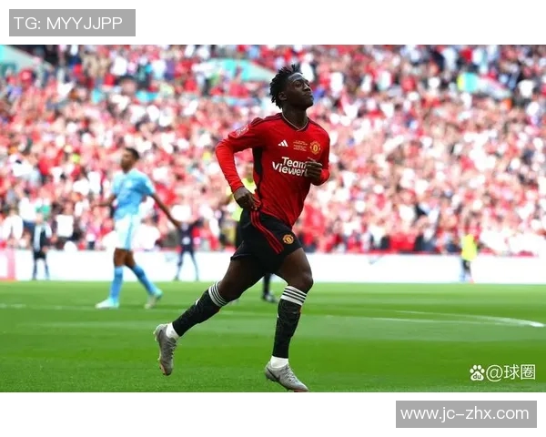 曼联与曼城决赛激战正酣谁将捧起荣耀奖杯成为赢家