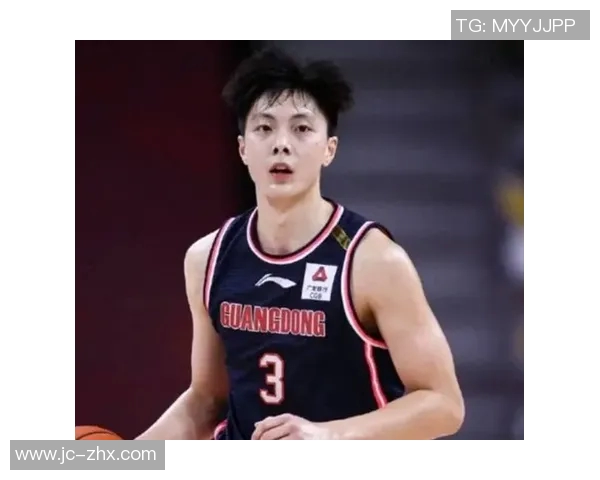 胡明轩：从青涩篮球少年到CBA明星球员的成长之路与奋斗故事