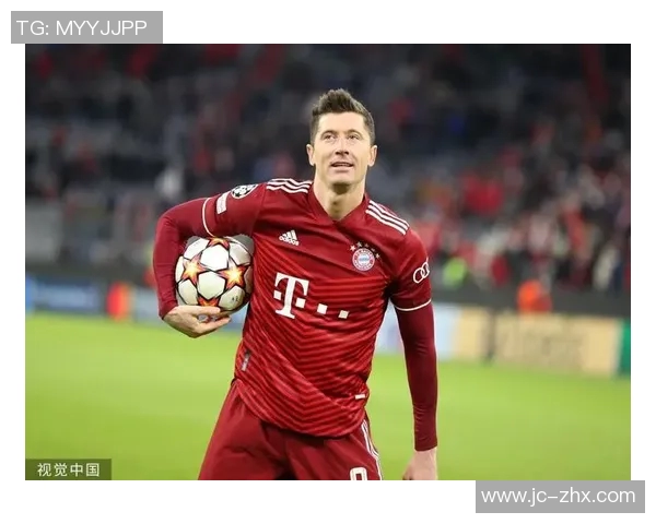 莱万重返安联球场引发拜仁球迷愤怒抗议称其忘恩负义